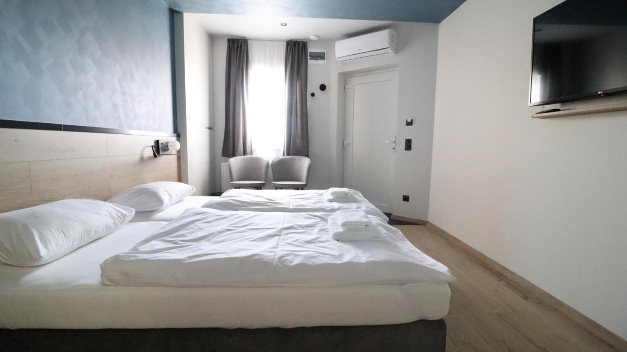Jam Panzio Hotel คาปูวาร์ ภายนอก รูปภาพ