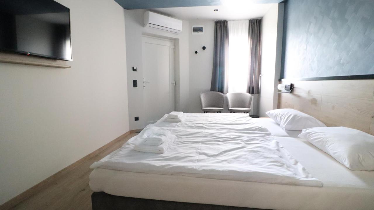 Jam Panzio Hotel คาปูวาร์ ภายนอก รูปภาพ