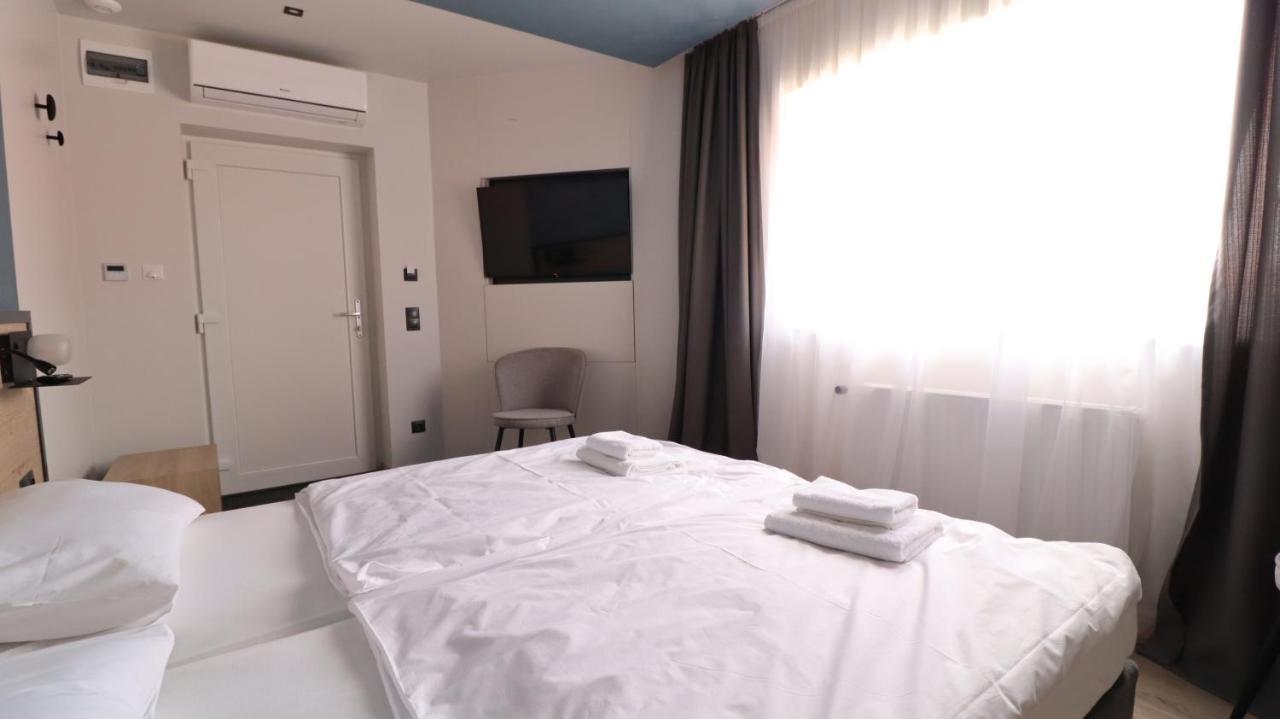 Jam Panzio Hotel คาปูวาร์ ภายนอก รูปภาพ