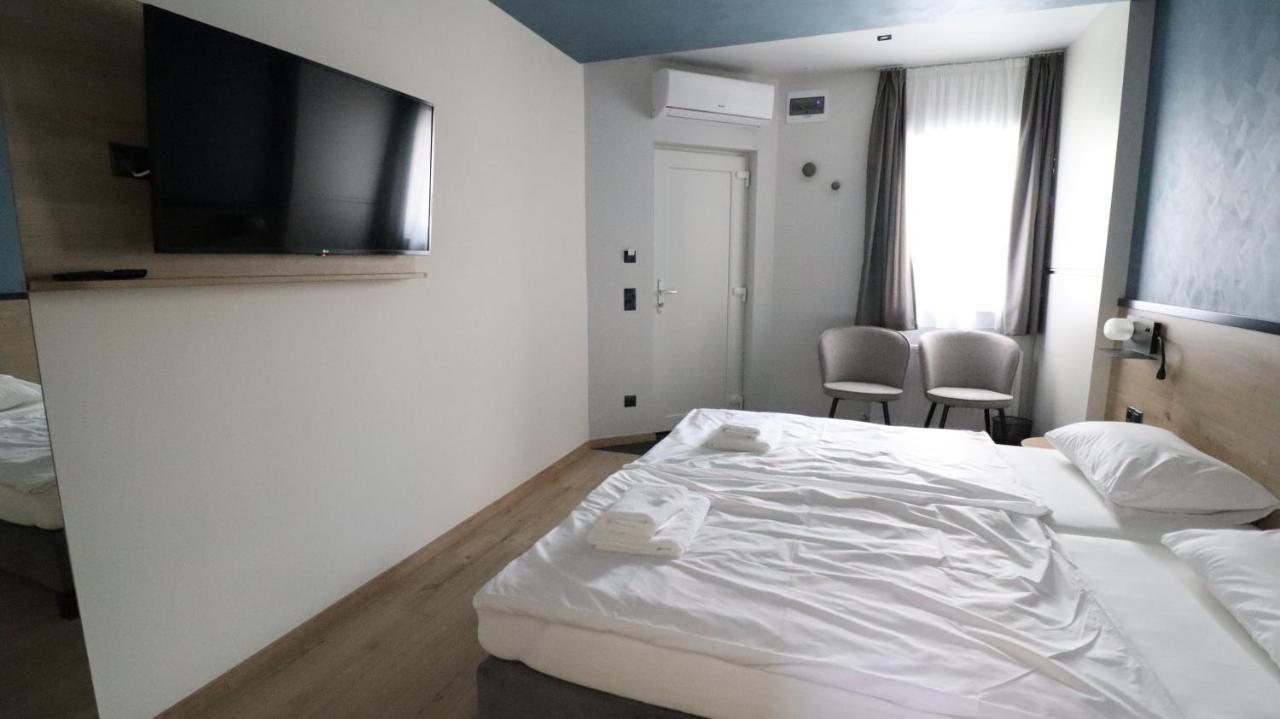 Jam Panzio Hotel คาปูวาร์ ภายนอก รูปภาพ