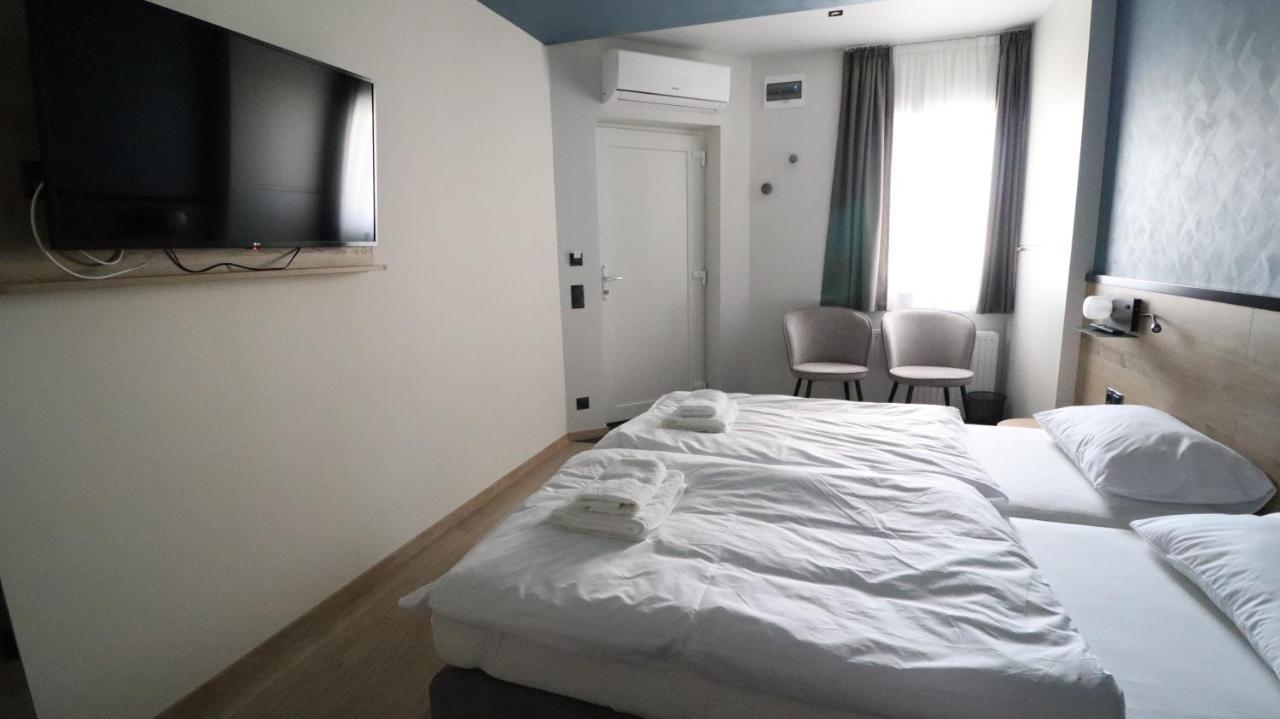 Jam Panzio Hotel คาปูวาร์ ภายนอก รูปภาพ